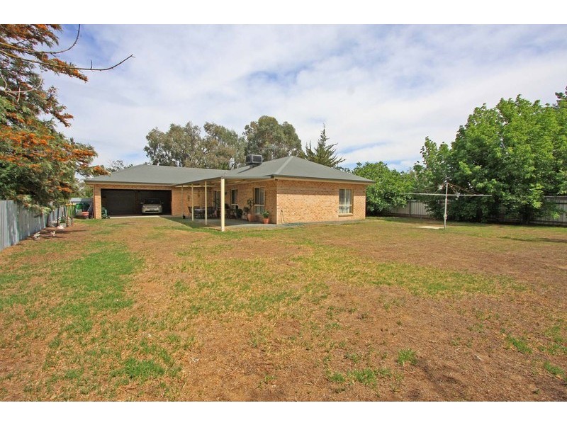 62 Read Street, Howlong NSW 2643