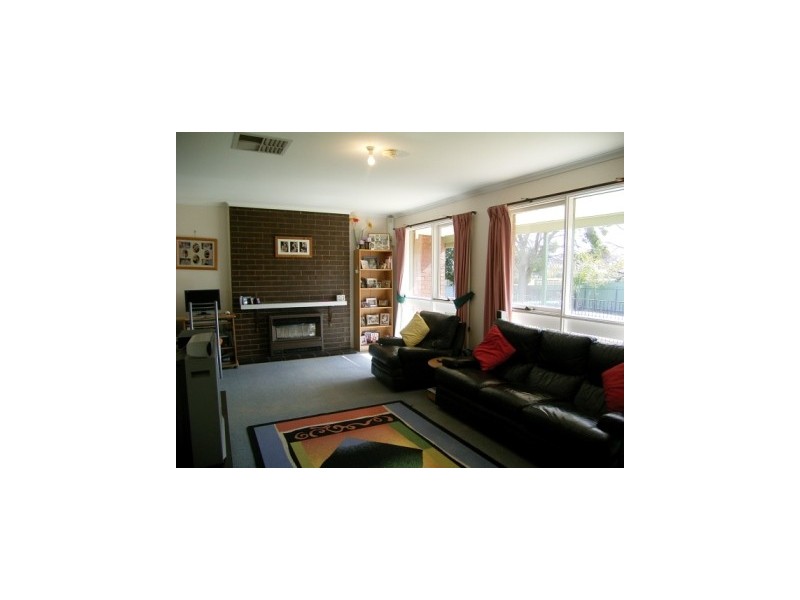 403 Dale Cres, Lavington NSW 2641
