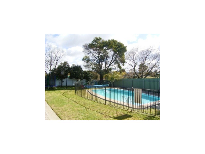 403 Dale Cres, Lavington NSW 2641