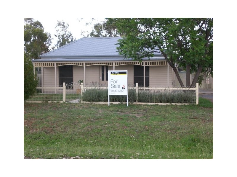39 Larmer St, Howlong NSW 2643