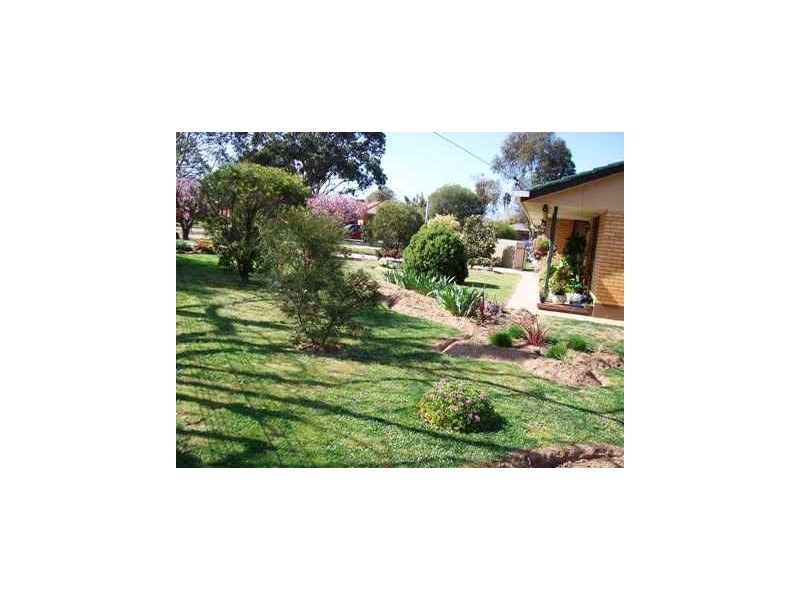 26 Hawkins St, Howlong NSW 2643