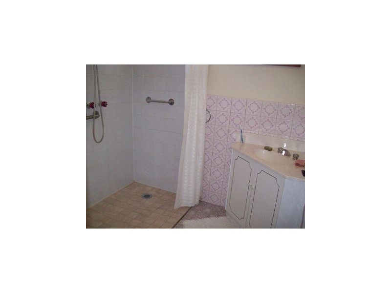 26 Hawkins St, Howlong NSW 2643