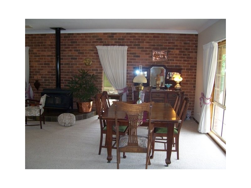 69 Federation Ave, Corowa NSW 2646