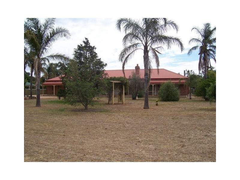 69 Federation Ave, Corowa NSW 2646