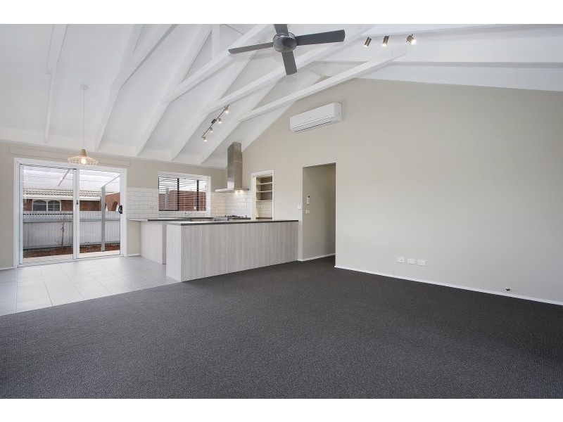 1/425 Bevan Street, Lavington NSW 2641