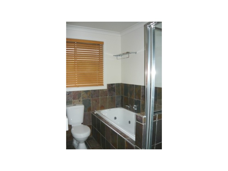 43 Kurrajong Crescent, West Albury NSW 2640