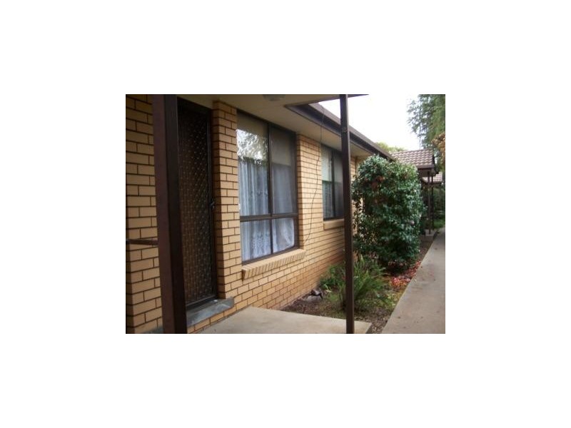 2/612 Hague Street, Lavington NSW 2641