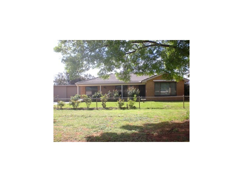 106 Pearce Street, Howlong NSW 2643