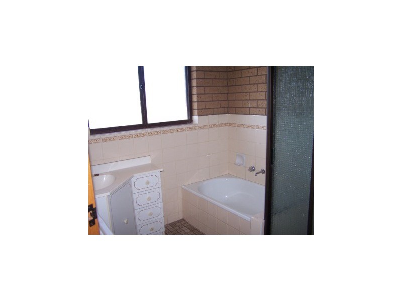 13/413 Bevan Street, Lavington NSW 2641