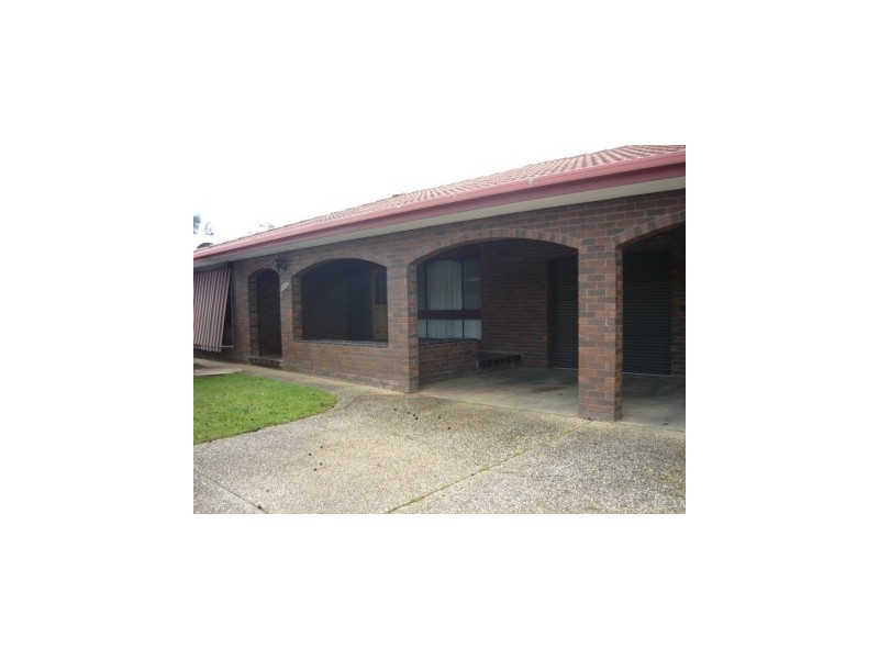 372 Poplar Drive, Lavington NSW 2641