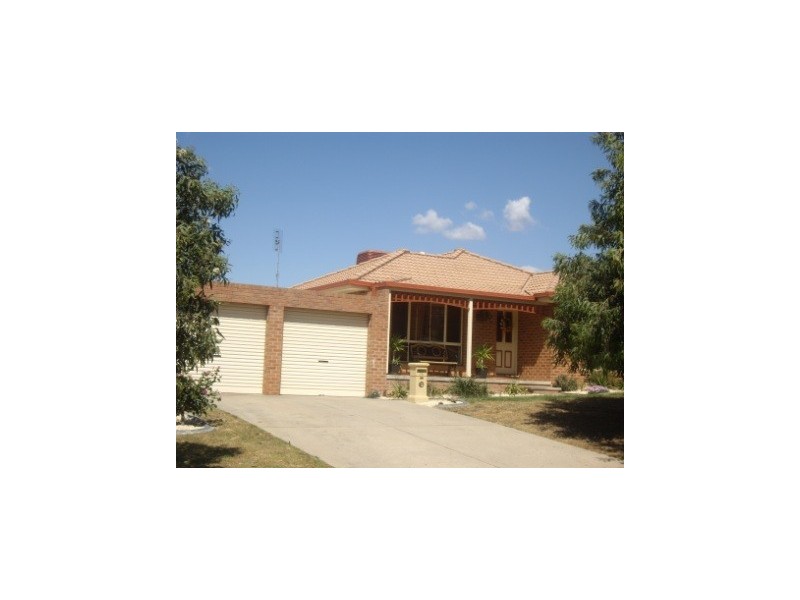 76 Sarson Road, Albury NSW 2640