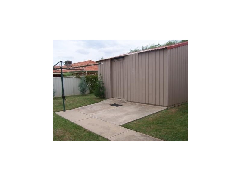76 Sarson Road, Albury NSW 2640