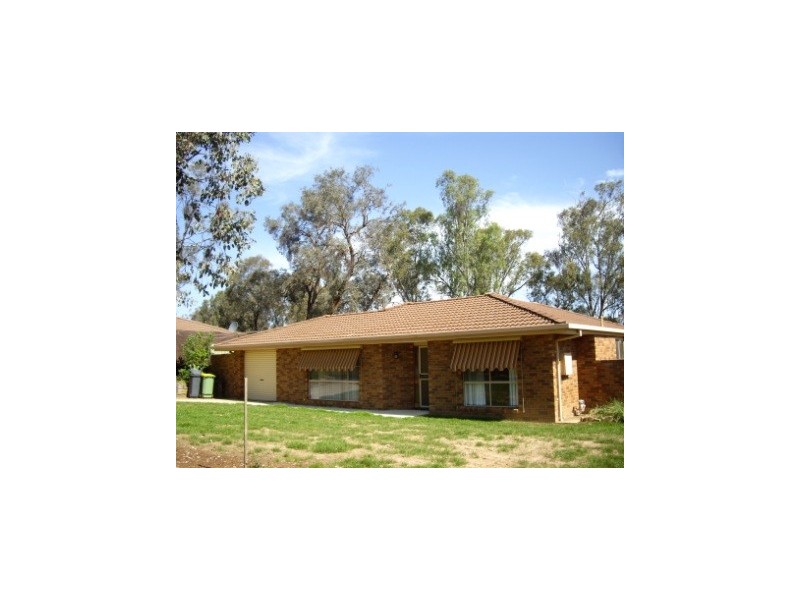 2 Eucalypt Court, Thurgoona NSW 2640