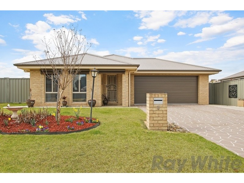 9 Oxford Drive, Thurgoona NSW 2640