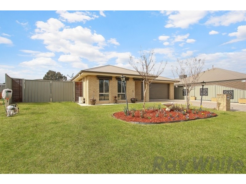 9 Oxford Drive, Thurgoona NSW 2640