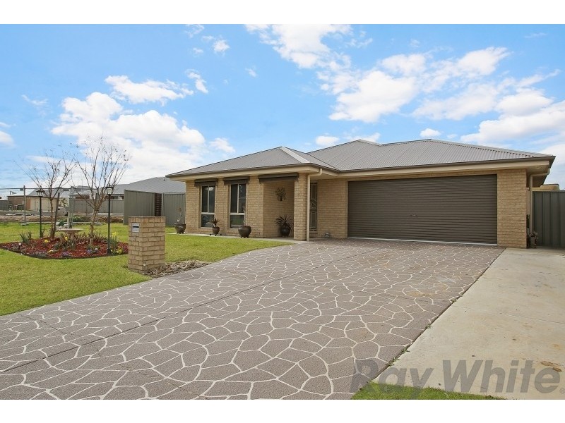9 Oxford Drive, Thurgoona NSW 2640