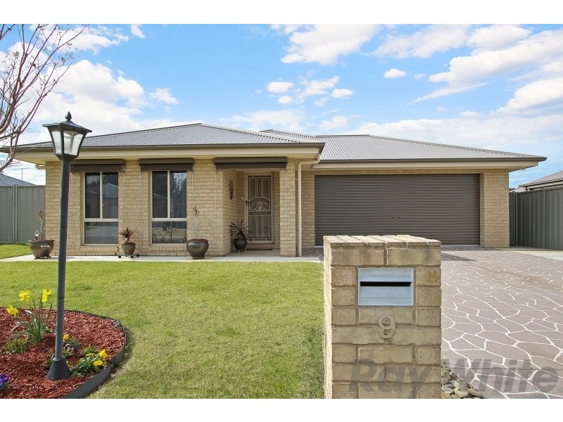 9 Oxford Drive, Thurgoona NSW 2640