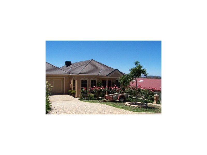 8 Blair Court, Lavington NSW 2641