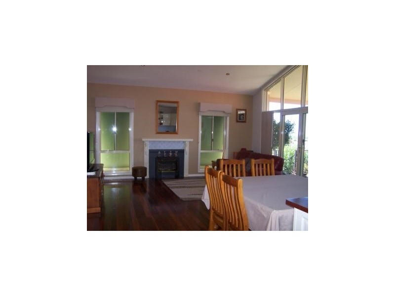 8 Blair Court, Lavington NSW 2641