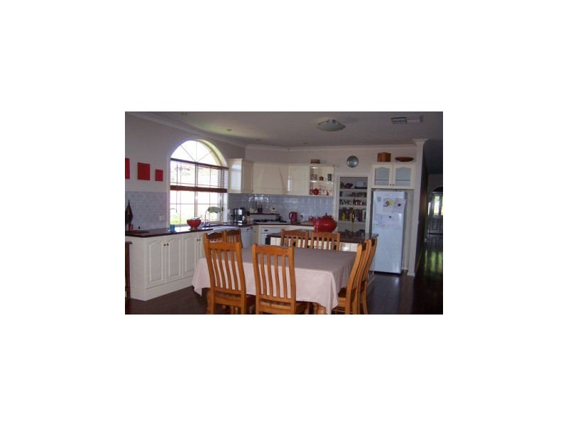 8 Blair Court, Lavington NSW 2641