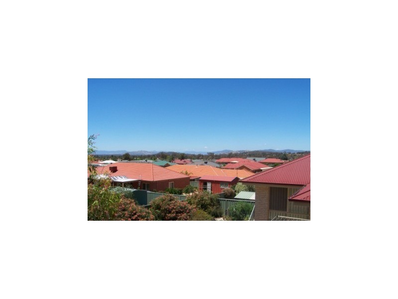 8 Blair Court, Lavington NSW 2641