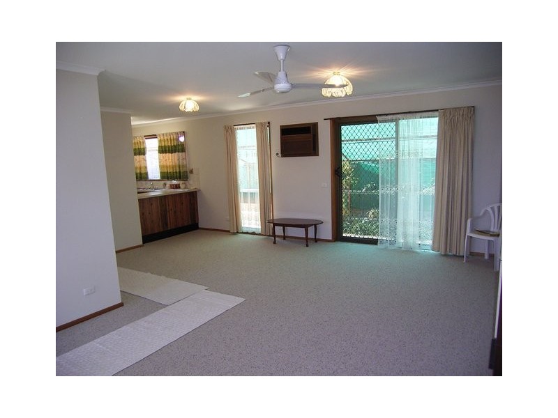 1/426 Bevan Street, Lavington NSW 2641