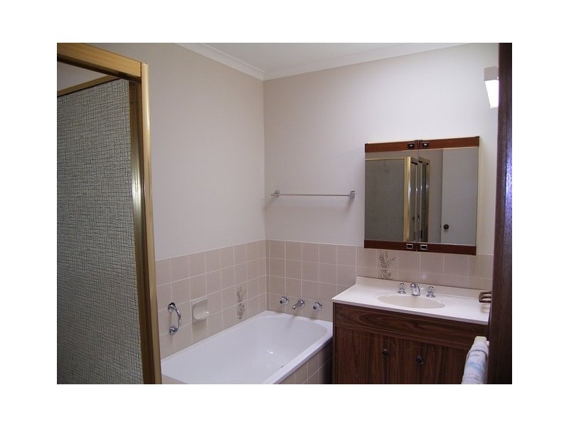 1/426 Bevan Street, Lavington NSW 2641