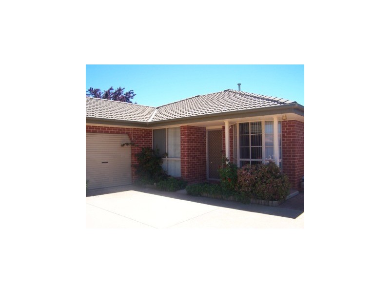 2/4 Rachel Court, Lavington NSW 2641