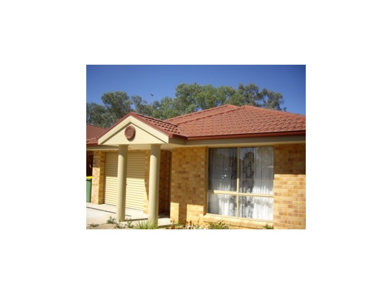 2/82 Hotham Circuit, Thurgoona NSW 2640