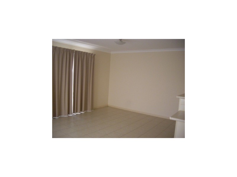 2/82 Hotham Circuit, Thurgoona NSW 2640