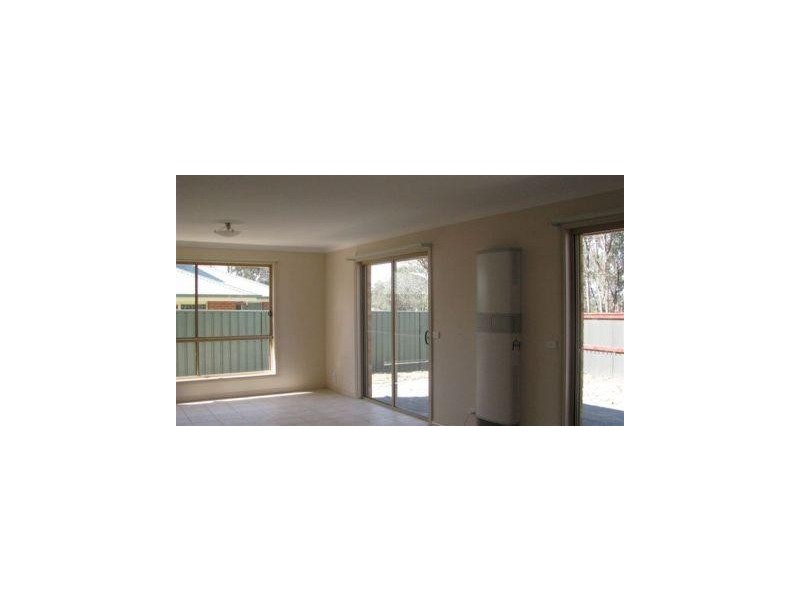2/82 Hotham Circuit, Thurgoona NSW 2640