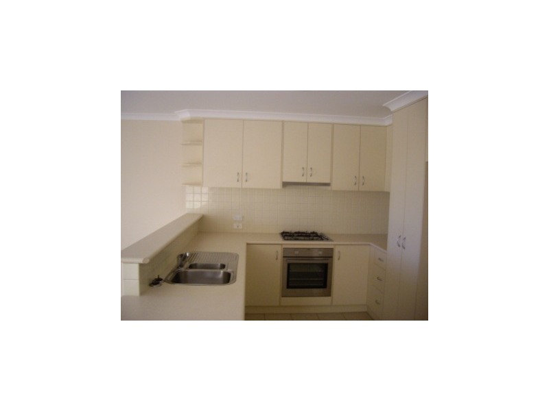 2/82 Hotham Circuit, Thurgoona NSW 2640