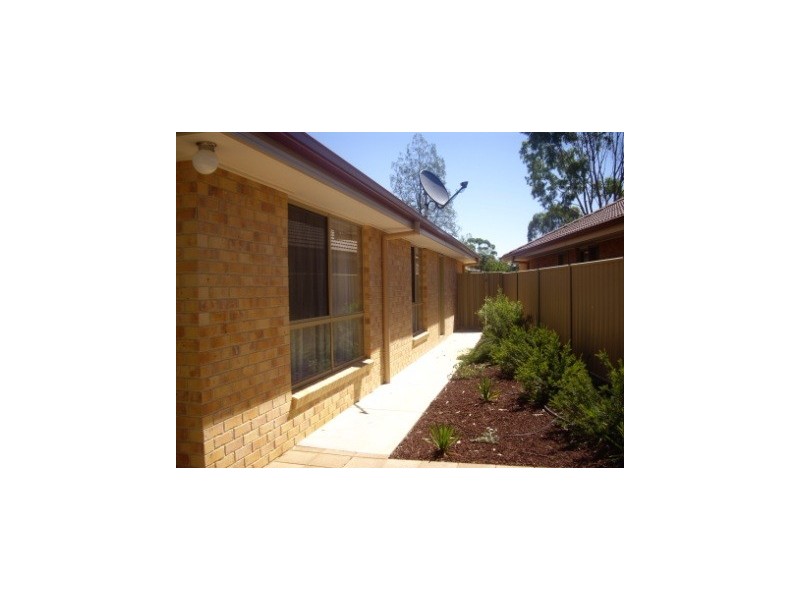 2/82 Hotham Circuit, Thurgoona NSW 2640