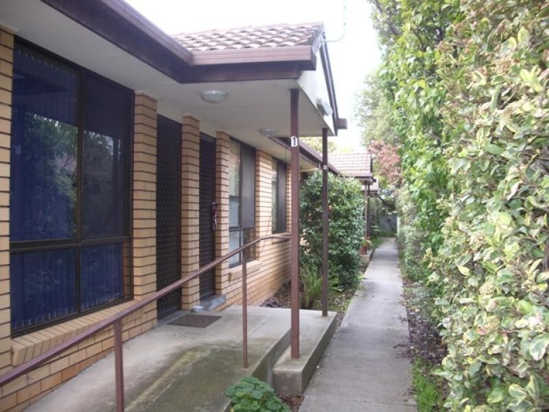2/612 Hague St, Lavington NSW 2641
