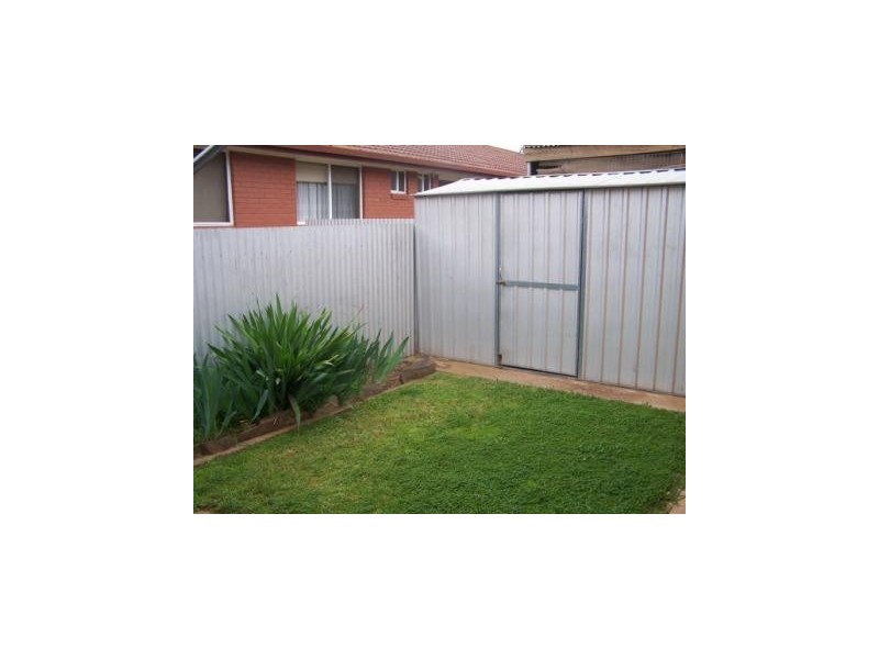 2/612 Hague St, Lavington NSW 2641