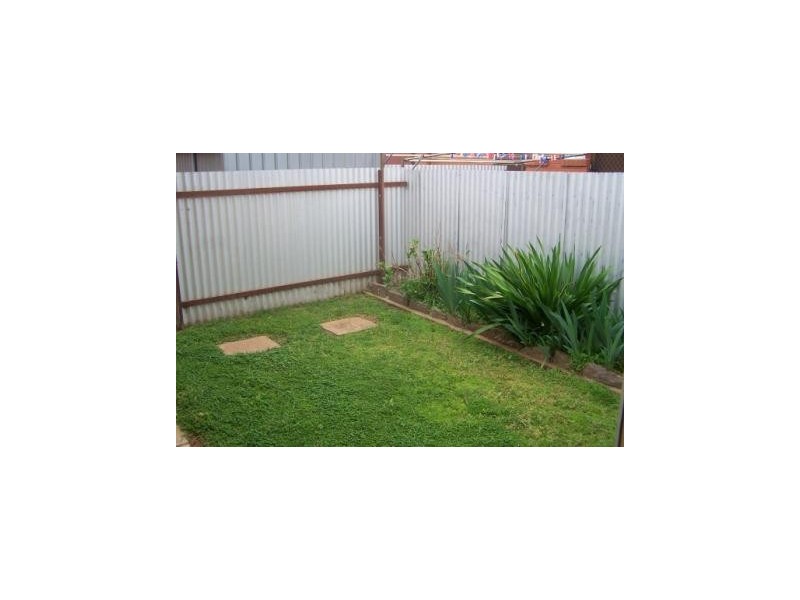 2/612 Hague St, Lavington NSW 2641