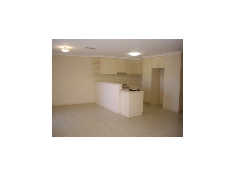 2/82  Hotham Circuit, Thurgoona NSW 2640