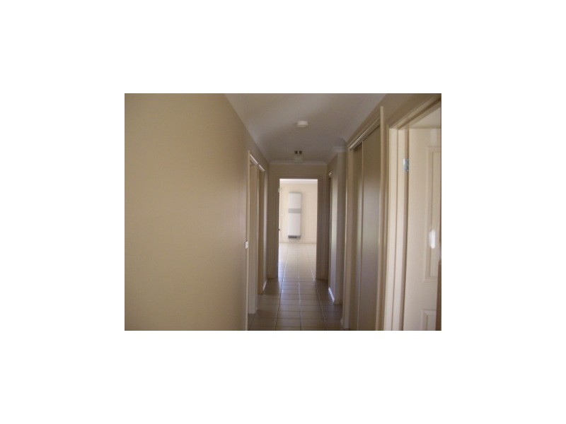 2/82  Hotham Circuit, Thurgoona NSW 2640