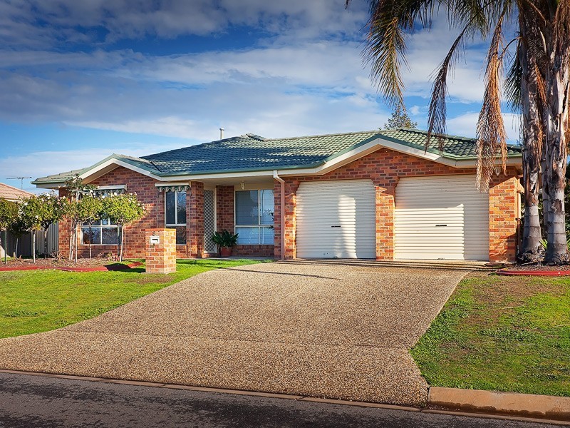 8 Bartholomew St, Albury NSW 2640