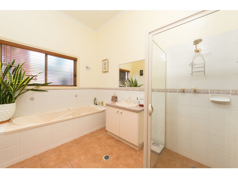 86 Michelle Avenue, Lavington NSW 2641