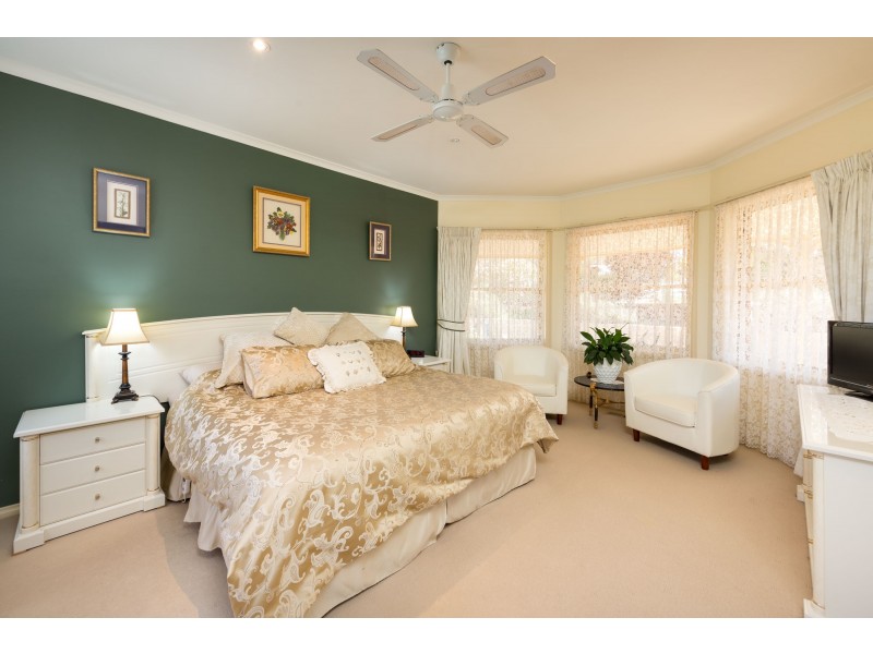 86 Michelle Avenue, Lavington NSW 2641