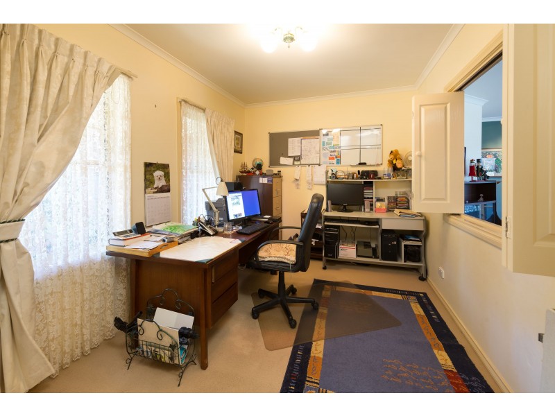 86 Michelle Avenue, Lavington NSW 2641