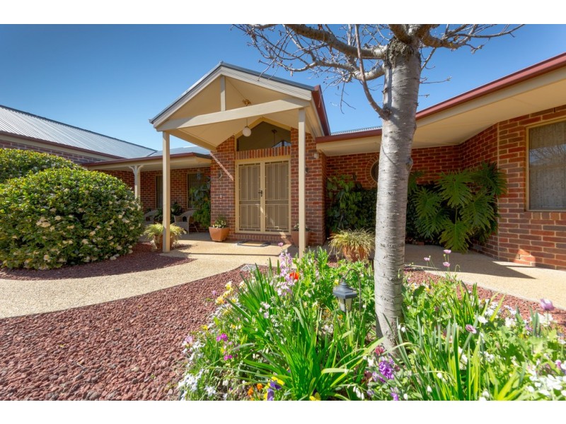 86 Michelle Avenue, Lavington NSW 2641