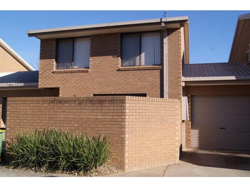 4/411 Bevan Street, Lavington NSW 2641