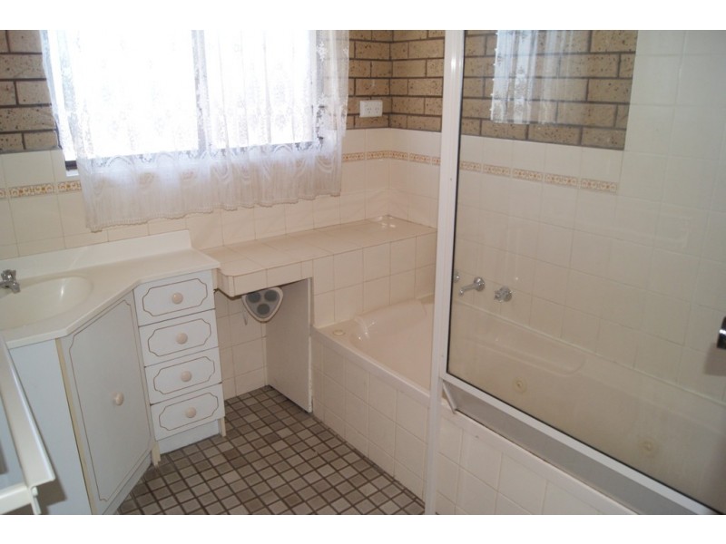 4/411 Bevan Street, Lavington NSW 2641