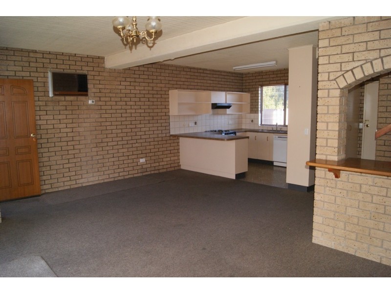 4/411 Bevan Street, Lavington NSW 2641