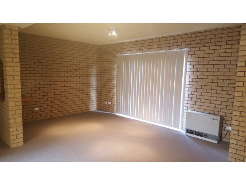 4/411 Bevan Street, Lavington NSW 2641