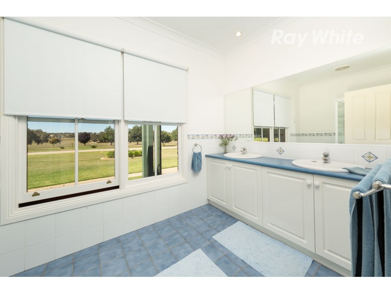 389 Burma Road, Table Top NSW 2640