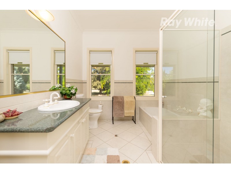 389 Burma Road, Table Top NSW 2640