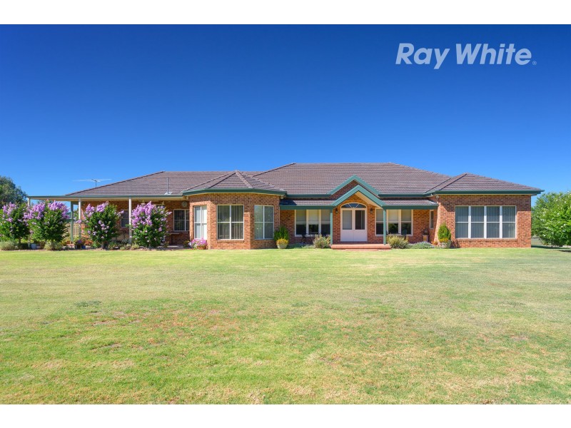 389 Burma Road, Table Top NSW 2640